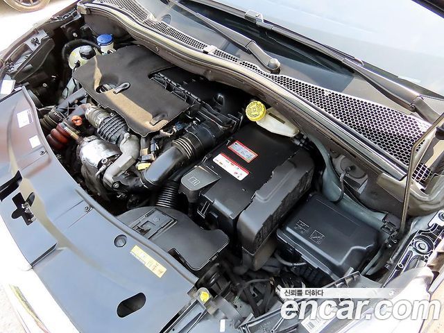 Peugeot 2008 2016 — photo 19