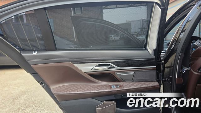 BMW 7-Series 2020 — photo 9