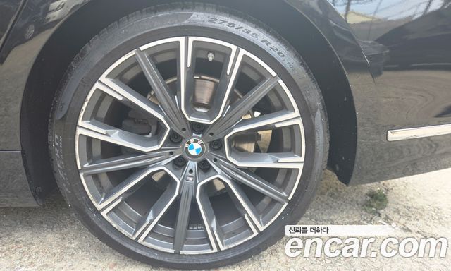 BMW 7-Series 2020 — photo 10