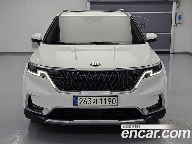 Kia Canival 2021 — photo 2