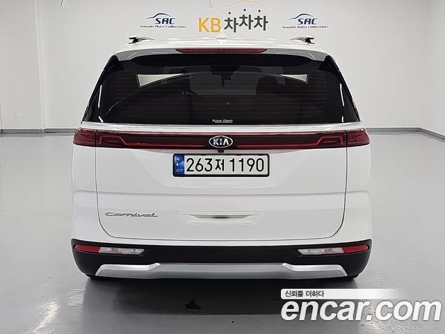 Kia Canival 2021 — photo 3