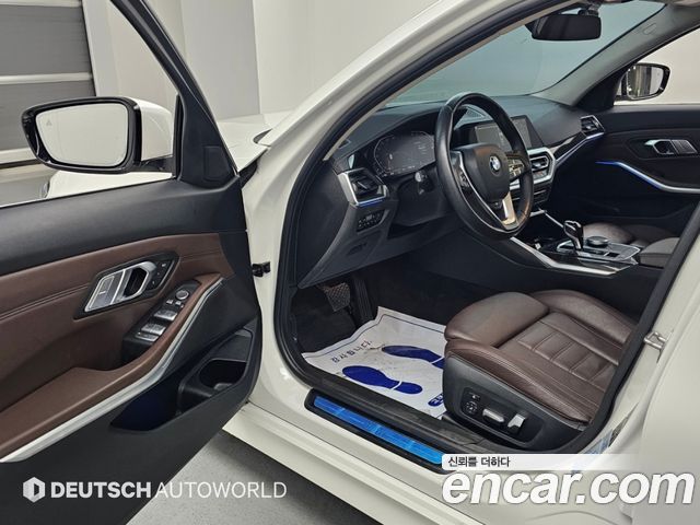 BMW 3-Series 2021 — photo 11