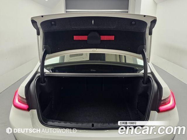 BMW 3-Series 2021 — photo 19