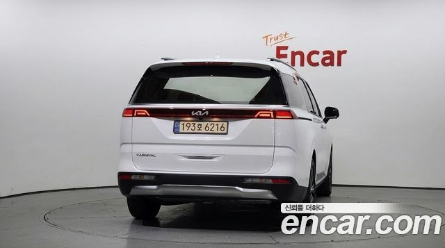 Kia Canival 2023 — photo 4