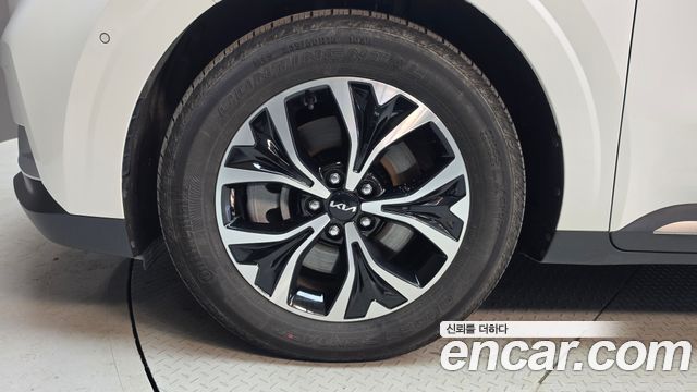 Kia Canival 2023 — photo 5