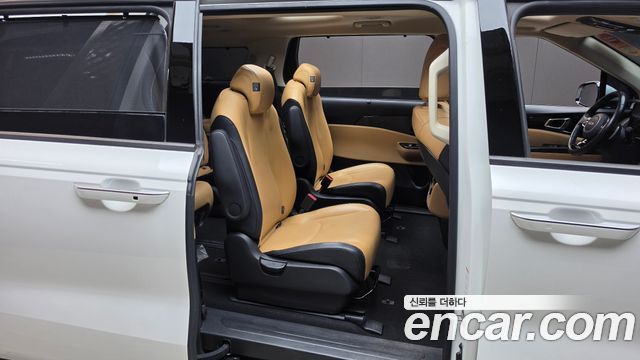 Kia Canival 2023 — photo 17