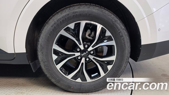 Kia Canival 2023 — photo 7