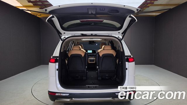 Kia Canival 2023 — photo 36