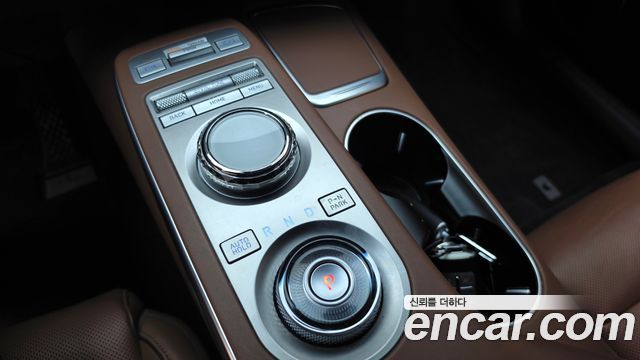 Genesis GV70 2023 — photo 12