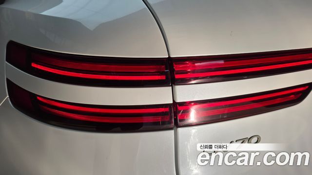 Genesis GV70 2023 — photo 9
