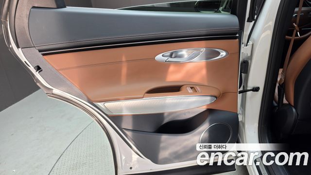 Genesis GV70 2023 — photo 15