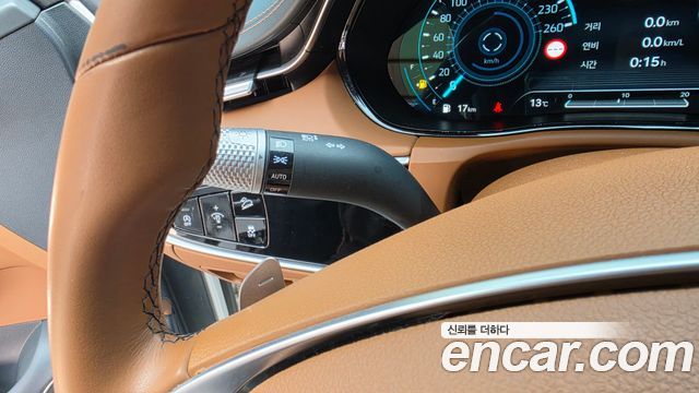 Genesis GV70 2023 — photo 28