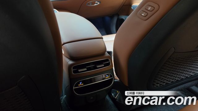 Genesis GV70 2023 — photo 31