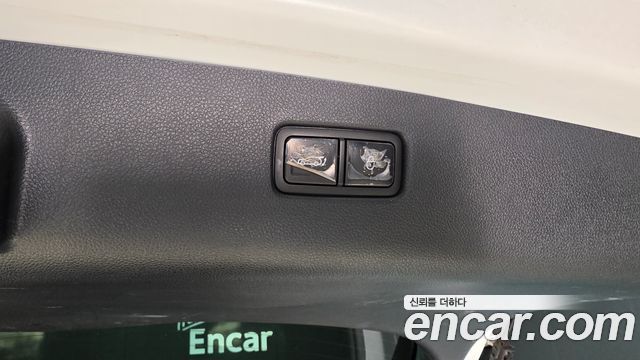 Genesis GV70 2023 — photo 32
