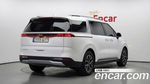 Kia Canival 2023 — photo 2