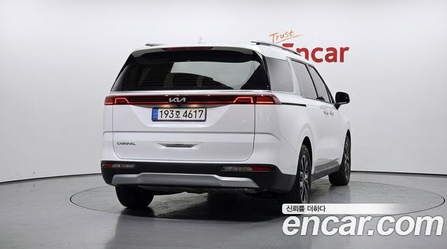 Kia Canival 2023 — photo 4