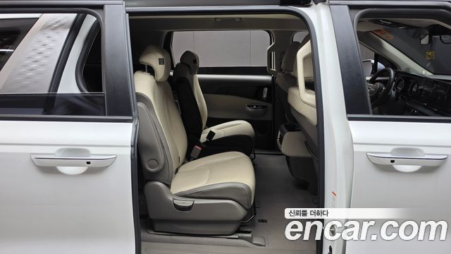 Kia Canival 2023 — photo 18