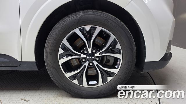 Kia Canival 2023 — photo 7