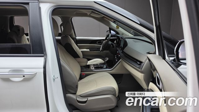 Kia Canival 2023 — photo 16