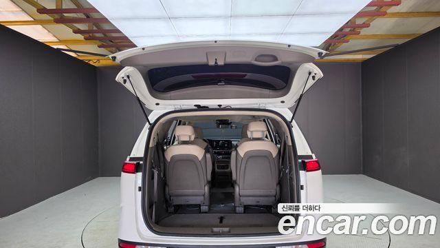 Kia Canival 2023 — photo 32