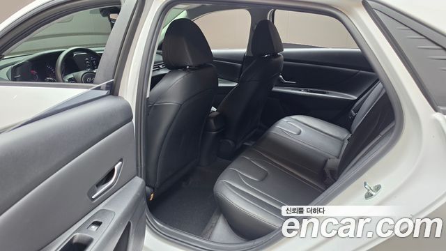 Hyundai AVANTE 2023 — photo 18