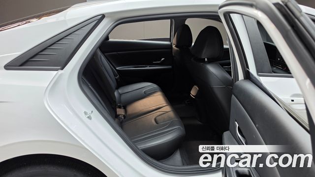 Hyundai AVANTE 2023 — photo 17
