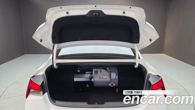 Hyundai AVANTE 2023 — photo 33