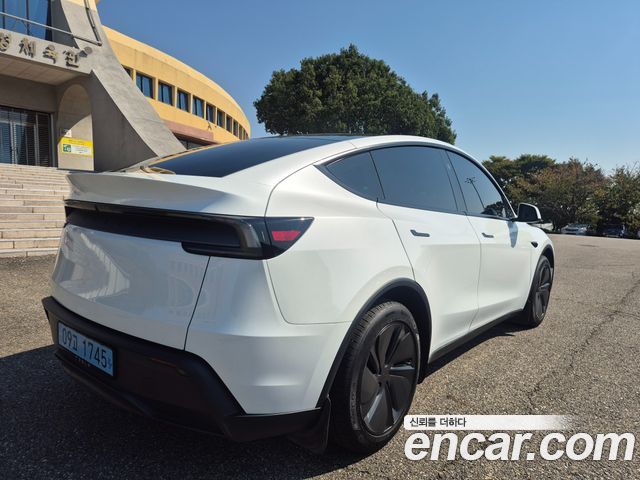 Tesla Model Y 2026 — photo 2