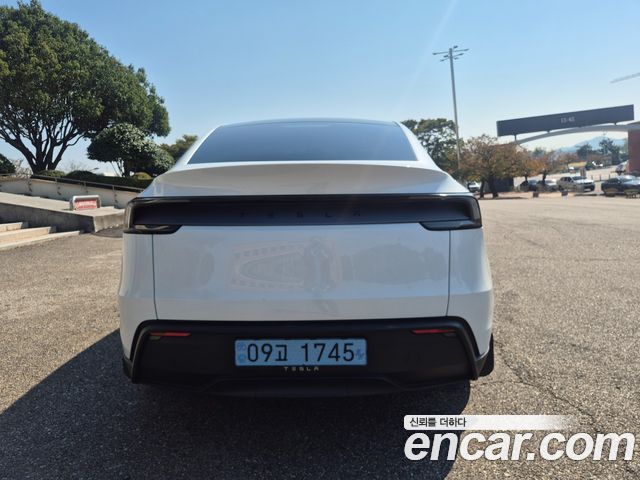 Tesla Model Y 2026 — photo 4