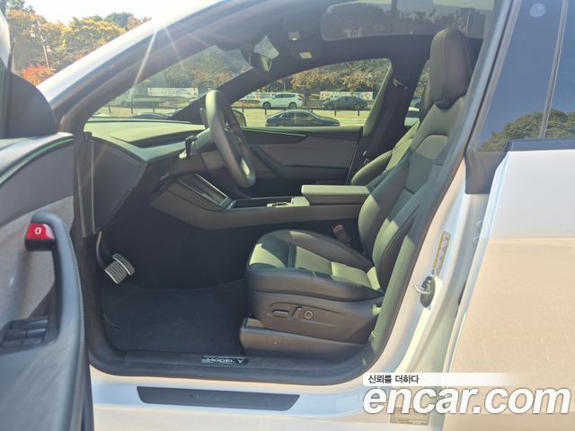 Tesla Model Y 2026 — photo 7