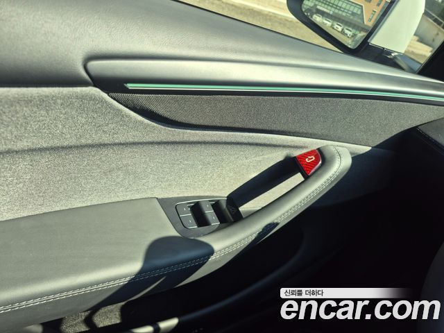 Tesla Model Y 2026 — photo 10