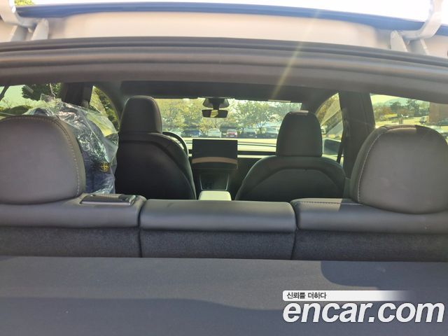 Tesla Model Y 2026 — photo 11