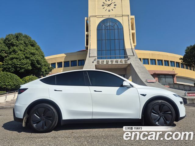 Tesla Model Y 2026 — photo 13