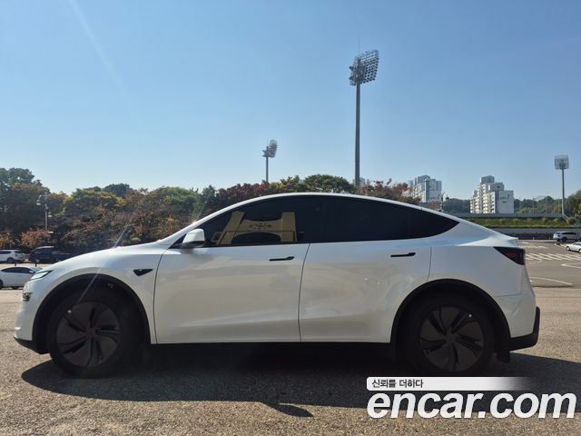 Tesla Model Y 2026 — photo 14