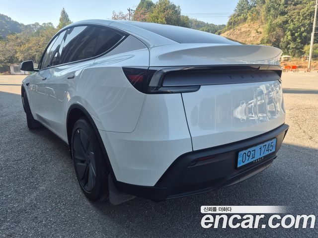 Tesla Model Y 2026 — photo 15