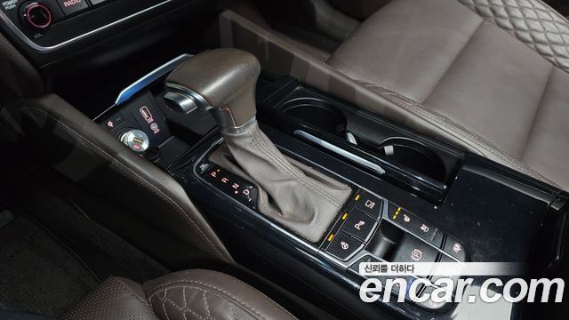 Kia K7 2019 — photo 9