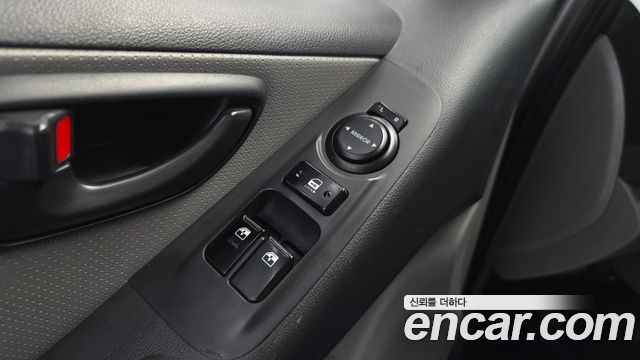 Hyundai Starex 2013 — photo 18