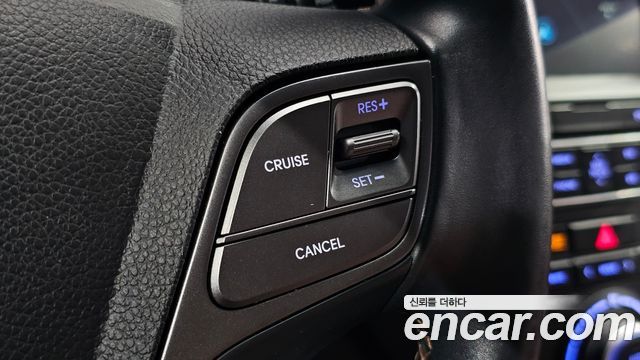 Hyundai Santafe 2018 — photo 23