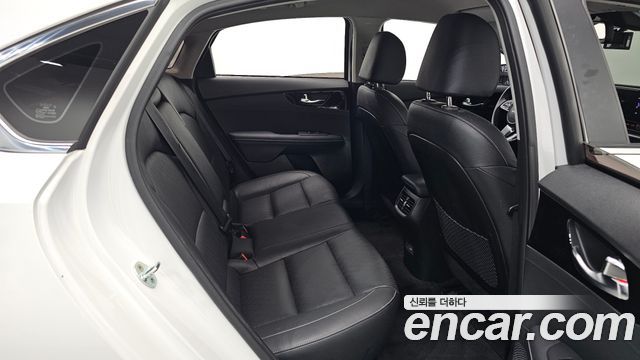 Kia K3 2023 — photo 18