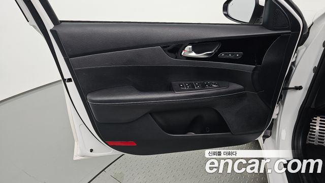 Kia K3 2023 — photo 14