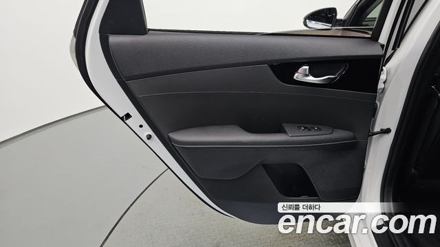 Kia K3 2023 — photo 15