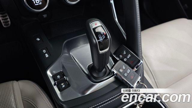 Jaguar E-PACE 2019 — photo 12