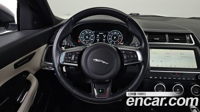 Jaguar E-PACE 2019 — photo 19