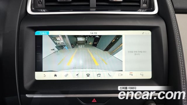 Jaguar E-PACE 2019 — photo 21