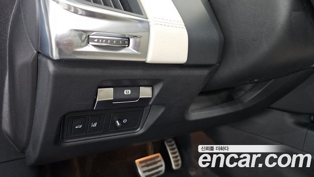 Jaguar E-PACE 2019 — photo 25