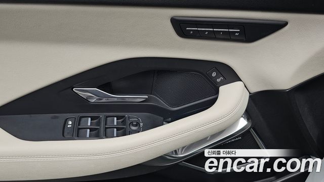 Jaguar E-PACE 2019 — photo 26