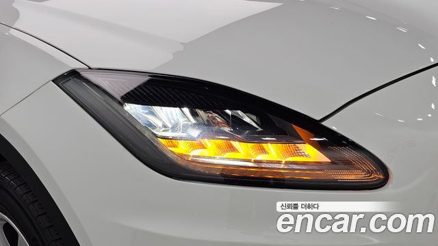 Jaguar E-PACE 2019 — photo 8