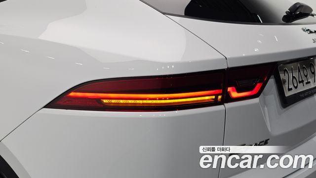 Jaguar E-PACE 2019 — photo 9