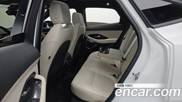 Jaguar E-PACE 2019 — photo 16