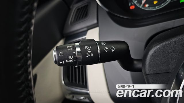 Jaguar E-PACE 2019 — photo 27